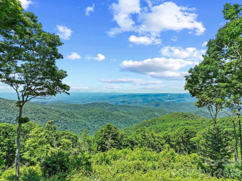 300 Licklog Mountain Trail, Burnsville, NC 28714.  MLS# CAR4399926, YatesRealty ID 34746. 