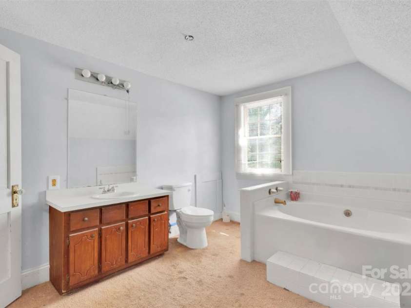 409 Gold Street, Shelby, NC 28150.  MLS# CAR4295460, YatesRealty ID 34746. Bathroom