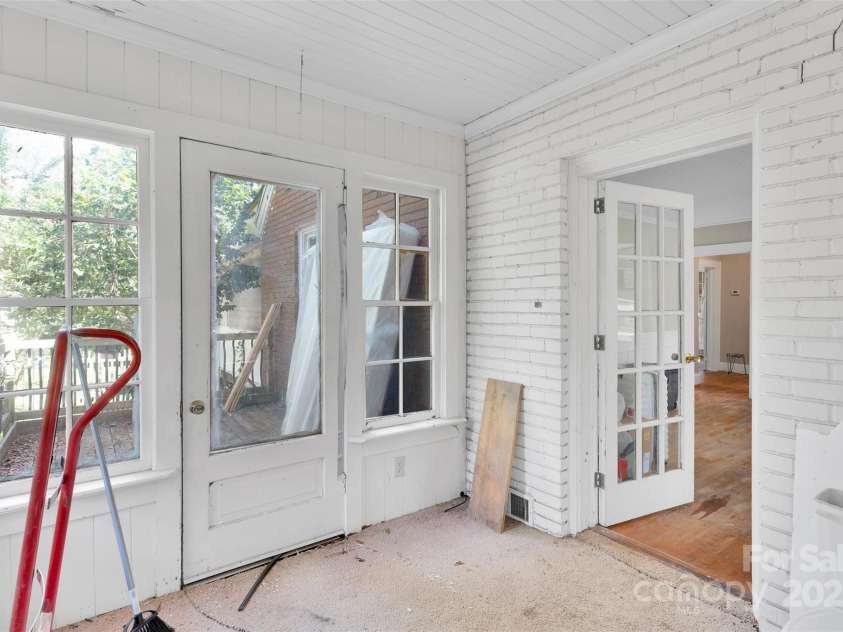 409 Gold Street, Shelby, NC 28150.  MLS# CAR4295460, YatesRealty ID 34746. Sun Room