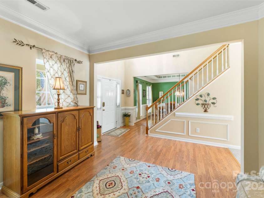 17240 Georgian Hall Drive, Charlotte, NC 28277.  MLS# CAR4296135, YatesRealty ID 34747. 2 Story Foyer