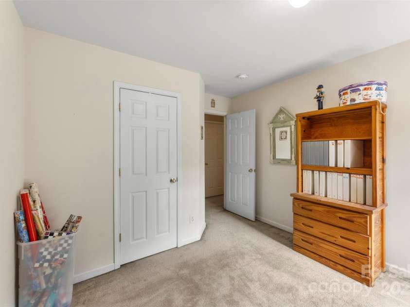 17240 Georgian Hall Drive, Charlotte, NC 28277.  MLS# CAR4296135, YatesRealty ID 34747. 