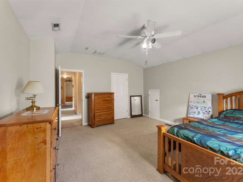 17240 Georgian Hall Drive, Charlotte, NC 28277.  MLS# CAR4296135, YatesRealty ID 34747. Bonus room