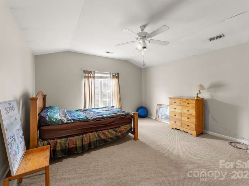 17240 Georgian Hall Drive, Charlotte, NC 28277.  MLS# CAR4296135, YatesRealty ID 34747. Bonus room or 5th Bedroom