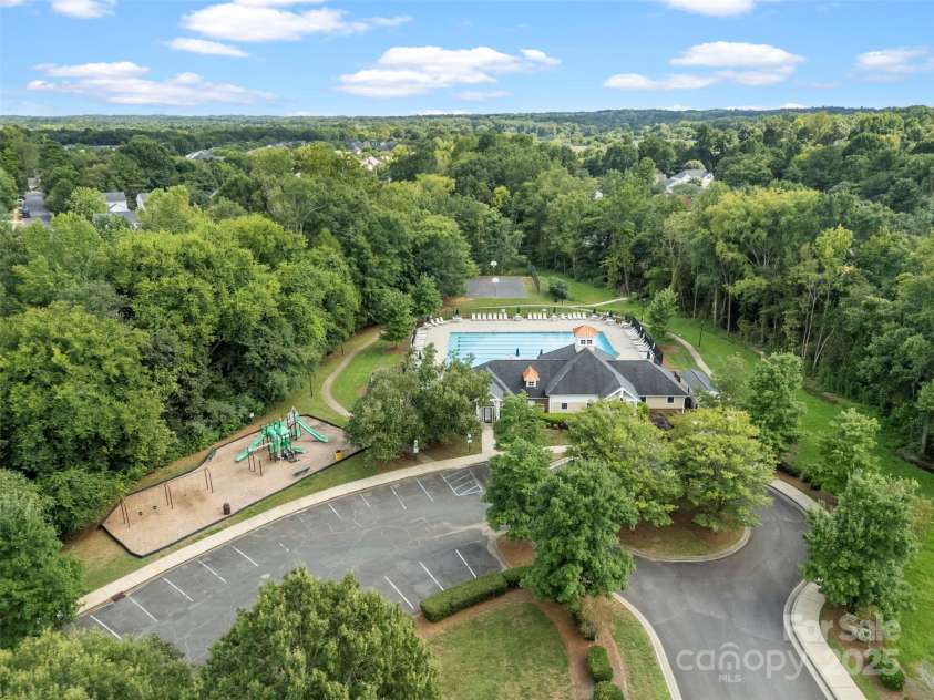 17240 Georgian Hall Drive, Charlotte, NC 28277.  MLS# CAR4296135, YatesRealty ID 34747. Community amenities
