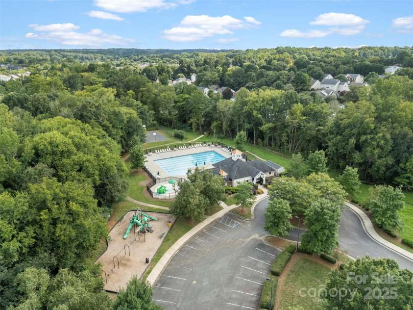 17240 Georgian Hall Drive, Charlotte, NC 28277.  MLS# CAR4296135, YatesRealty ID 34747. Community amenities