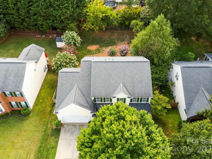 17240 Georgian Hall Drive, Charlotte, NC 28277.  MLS# CAR4296135, YatesRealty ID 34747. Fenced in backyard