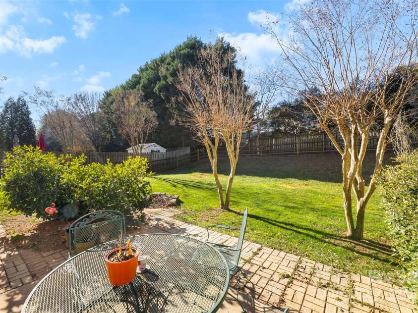 17240 Georgian Hall Drive, Charlotte, NC 28277.  MLS# CAR4296135, YatesRealty ID 34747. Fenced in backyard