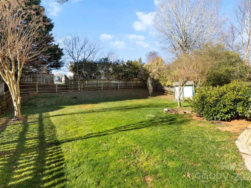 17240 Georgian Hall Drive, Charlotte, NC 28277.  MLS# CAR4296135, YatesRealty ID 34747. Great Backyard
