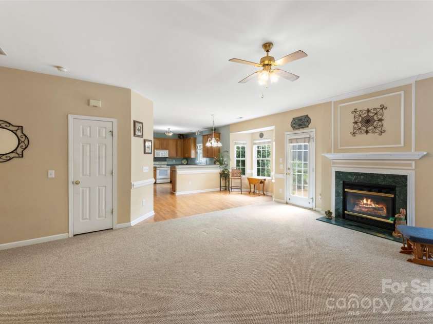 17240 Georgian Hall Drive, Charlotte, NC 28277.  MLS# CAR4296135, YatesRealty ID 34747. Great room with gas fireplace