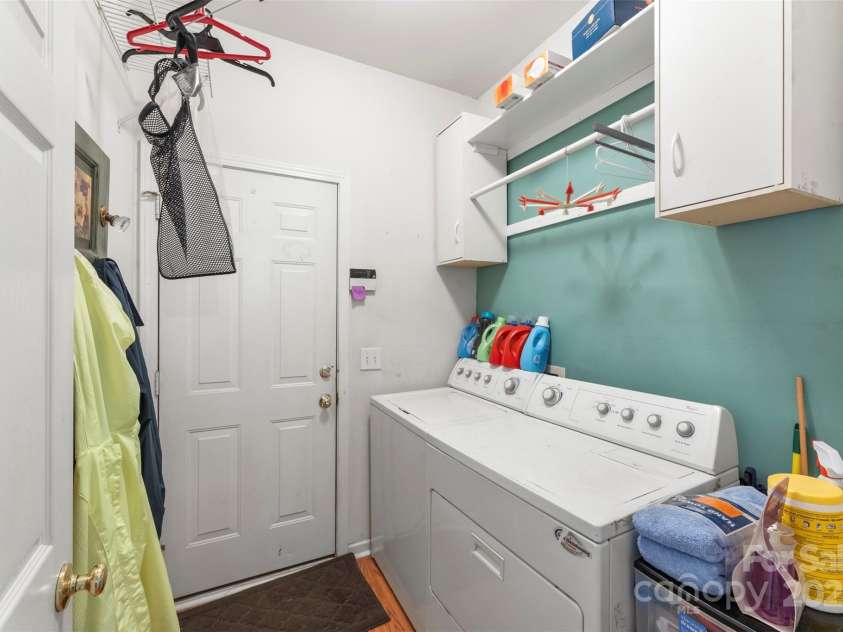 17240 Georgian Hall Drive, Charlotte, NC 28277.  MLS# CAR4296135, YatesRealty ID 34747. Laundry room