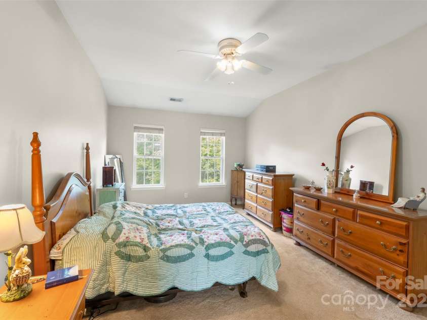 17240 Georgian Hall Drive, Charlotte, NC 28277.  MLS# CAR4296135, YatesRealty ID 34747. Primary Suite