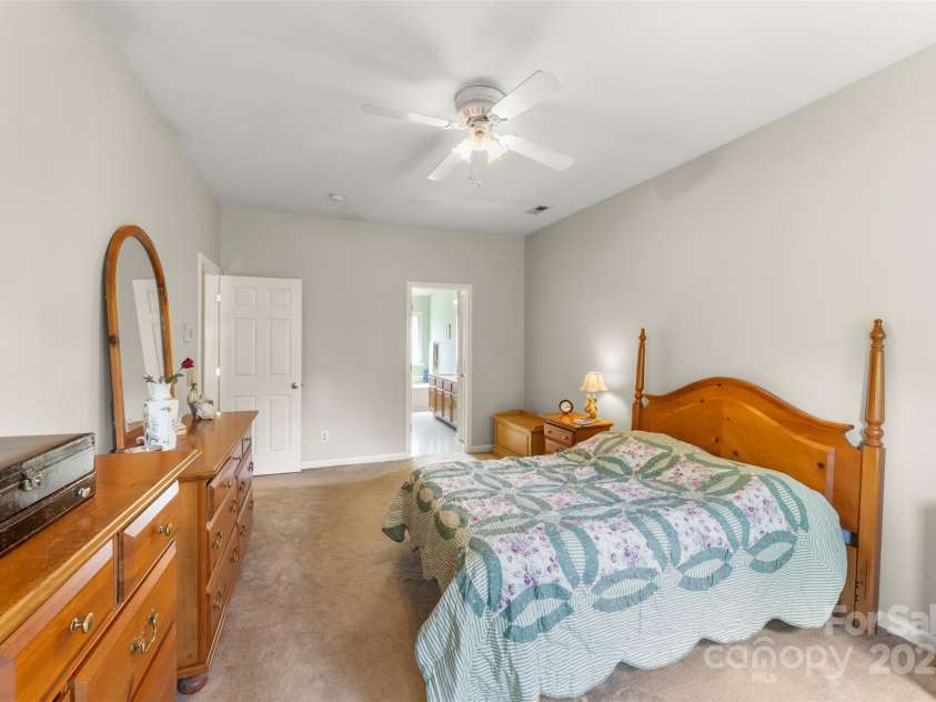 17240 Georgian Hall Drive, Charlotte, NC 28277.  MLS# CAR4296135, YatesRealty ID 34747. Primary suite