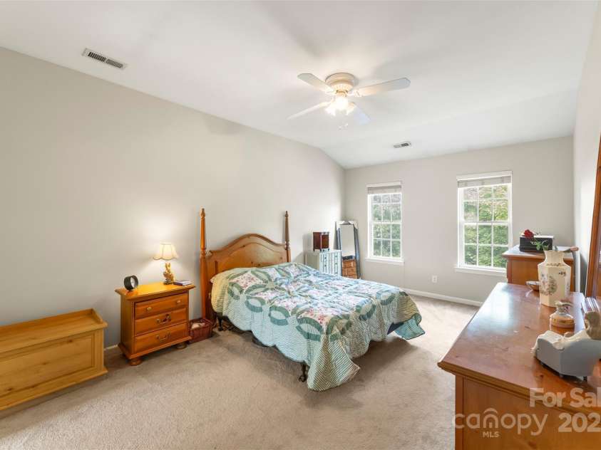 17240 Georgian Hall Drive, Charlotte, NC 28277.  MLS# CAR4296135, YatesRealty ID 34747. Primary suite on 2nd level