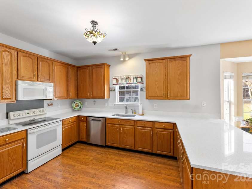 17240 Georgian Hall Drive, Charlotte, NC 28277.  MLS# CAR4296135, YatesRealty ID 34747. Spacious kitchen, plenty of countertop