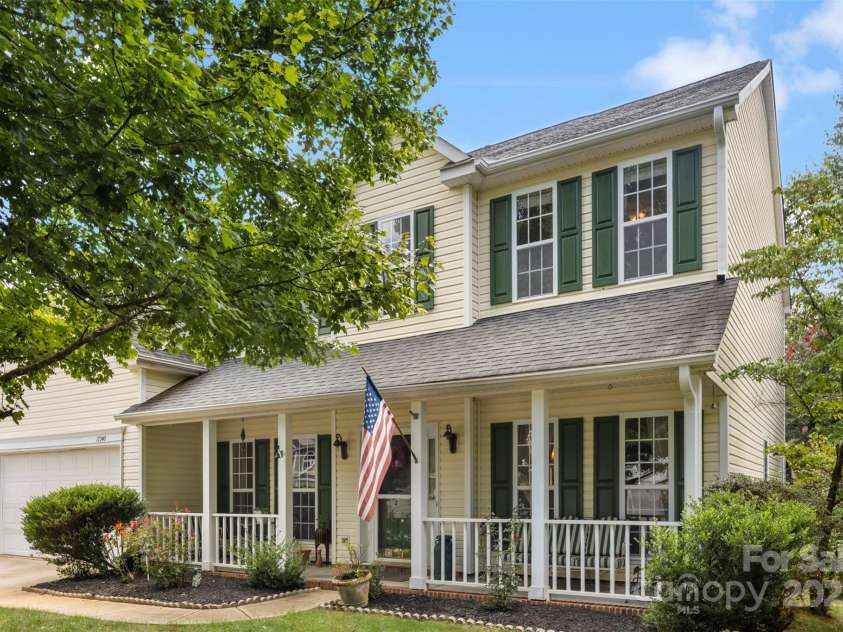 17240 Georgian Hall Drive, Charlotte, NC 28277.  MLS# CAR4296135, YatesRealty ID 34747. Welcome to Shouthampton Subdivision