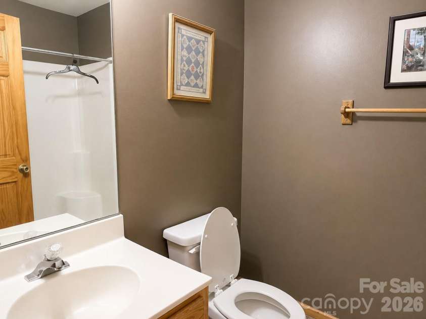 115 Paso Fino Drive, Maggie Valley, NC 28751.  MLS# CAR4382890, YatesRealty ID 34748. BASEMENT BATHROOM