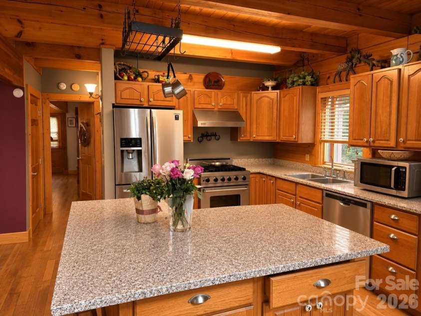115 Paso Fino Drive, Maggie Valley, NC 28751.  MLS# CAR4382890, YatesRealty ID 34748. KITCHEN