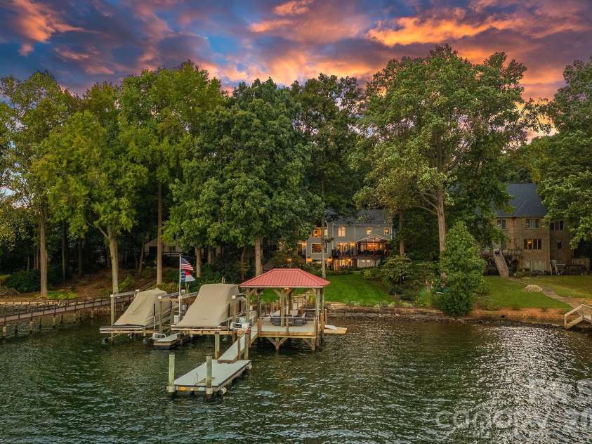 16141 Weatherly Way, Huntersville, NC 28078.  MLS# CAR4307808, YatesRealty ID 34749. 