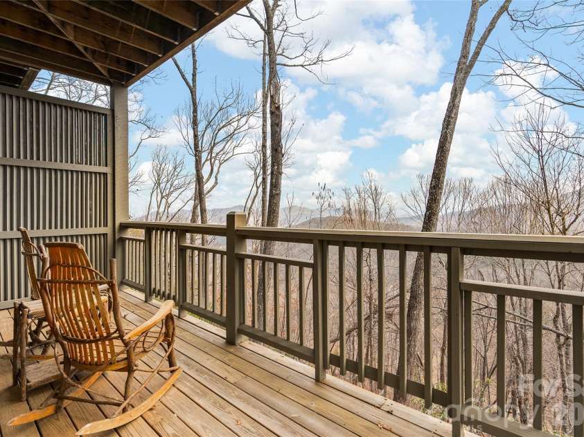 121 Stoney Falls Loop, Burnsville, NC 28714.  MLS# CAR4352408, YatesRealty ID 3475. 