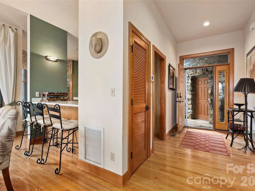 121 Stoney Falls Loop, Burnsville, NC 28714.  MLS# CAR4352408, YatesRealty ID 3475. 
