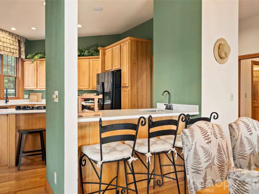 121 Stoney Falls Loop, Burnsville, NC 28714.  MLS# CAR4352408, YatesRealty ID 3475. 