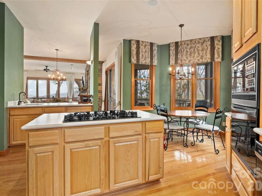 121 Stoney Falls Loop, Burnsville, NC 28714.  MLS# CAR4352408, YatesRealty ID 3475. 