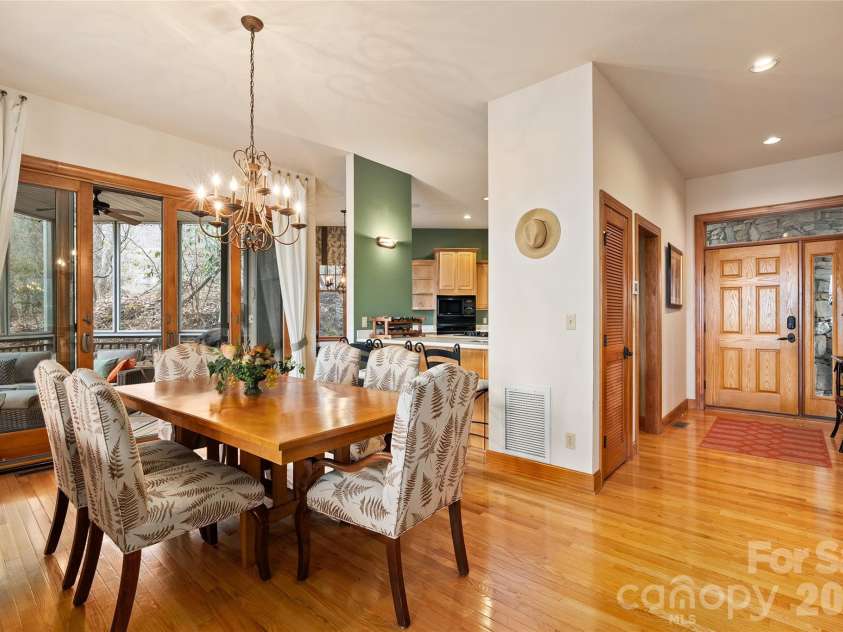 121 Stoney Falls Loop, Burnsville, NC 28714.  MLS# CAR4352408, YatesRealty ID 3475. 