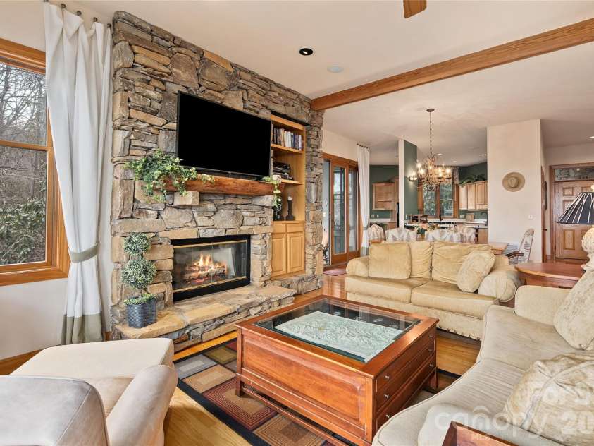 121 Stoney Falls Loop, Burnsville, NC 28714.  MLS# CAR4352408, YatesRealty ID 3475. 