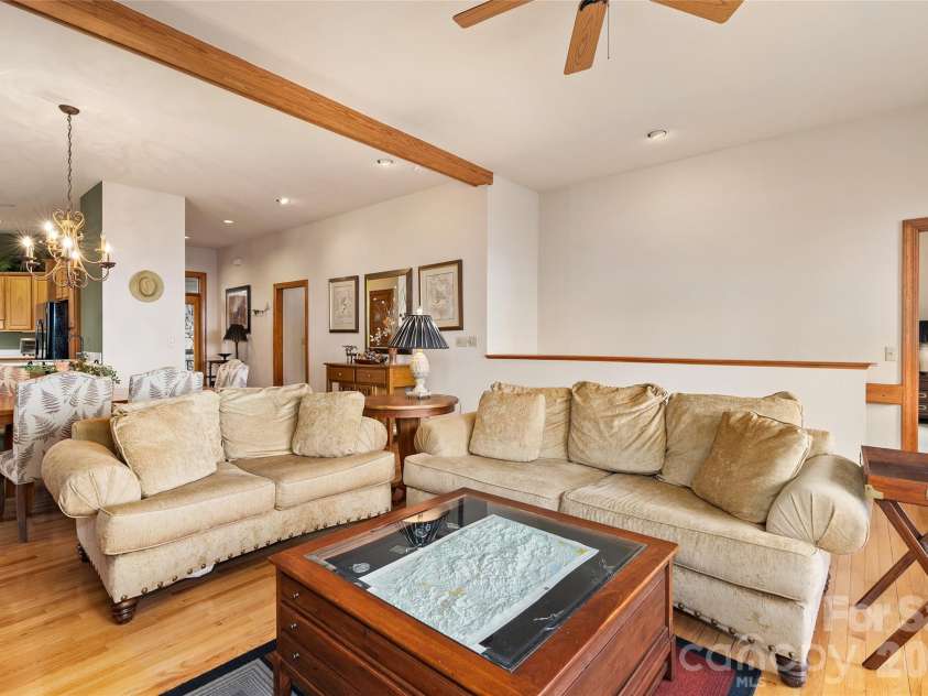 121 Stoney Falls Loop, Burnsville, NC 28714.  MLS# CAR4352408, YatesRealty ID 3475. 