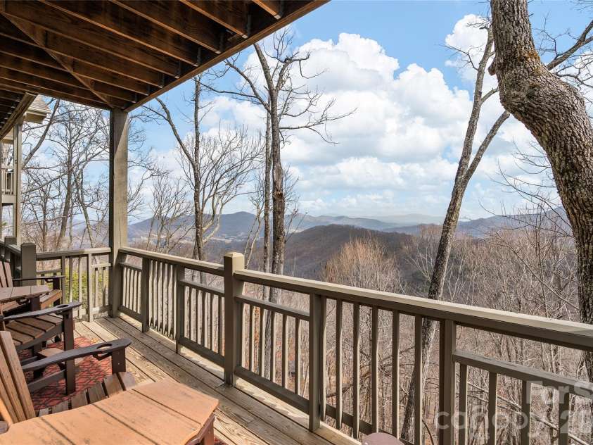 121 Stoney Falls Loop, Burnsville, NC 28714.  MLS# CAR4352408, YatesRealty ID 3475. 