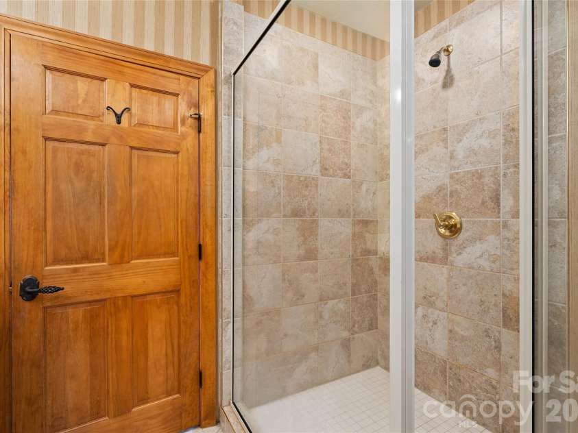121 Stoney Falls Loop, Burnsville, NC 28714.  MLS# CAR4352408, YatesRealty ID 3475. 