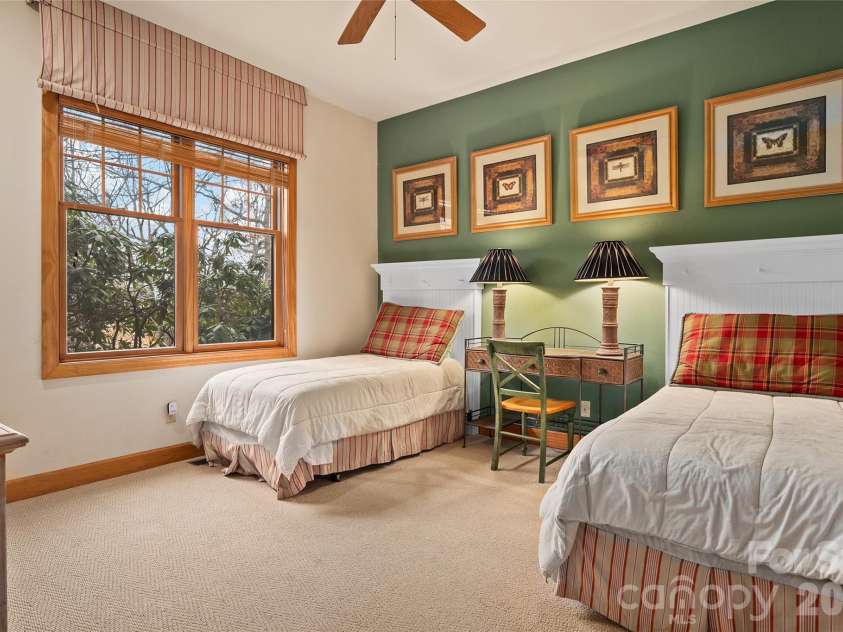121 Stoney Falls Loop, Burnsville, NC 28714.  MLS# CAR4352408, YatesRealty ID 3475. 