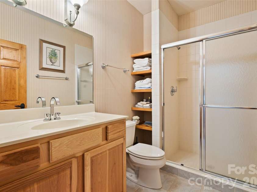 121 Stoney Falls Loop, Burnsville, NC 28714.  MLS# CAR4352408, YatesRealty ID 3475. 