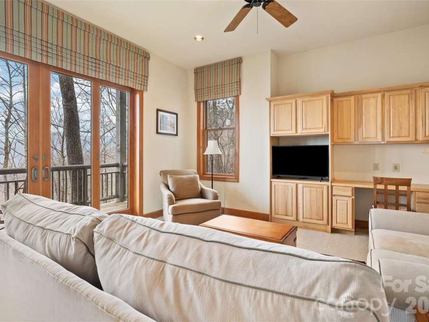 121 Stoney Falls Loop, Burnsville, NC 28714.  MLS# CAR4352408, YatesRealty ID 3475. 