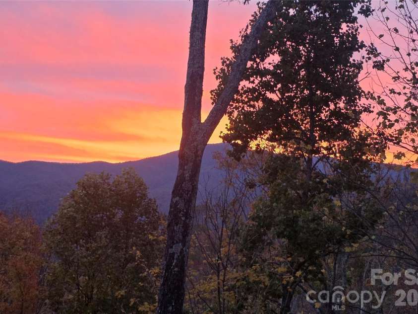 121 Stoney Falls Loop, Burnsville, NC 28714.  MLS# CAR4352408, YatesRealty ID 3475. 