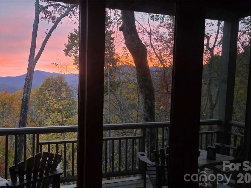 121 Stoney Falls Loop, Burnsville, NC 28714.  MLS# CAR4352408, YatesRealty ID 3475. 