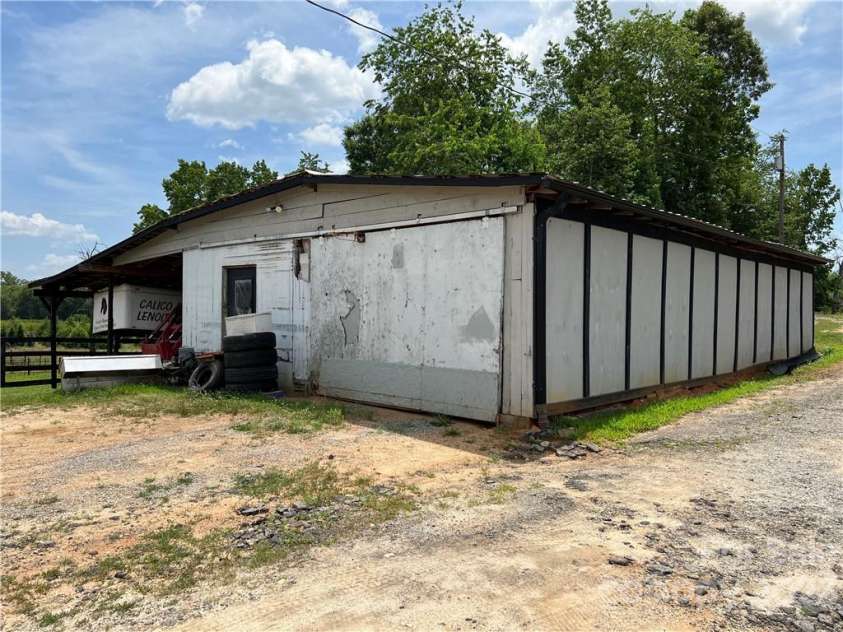 4338 Calico Road, Lenoir, NC 28645.  MLS# CAR3872440, YatesRealty ID 3475. 