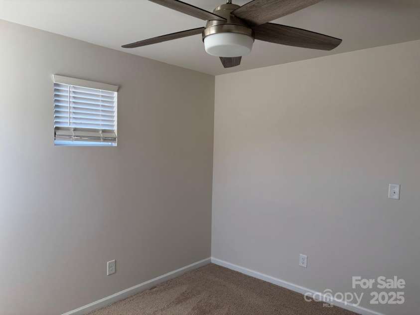 7121 Maple Run Circle, Charlotte, NC 28215.  MLS# CAR4329824, YatesRealty ID 3475. 