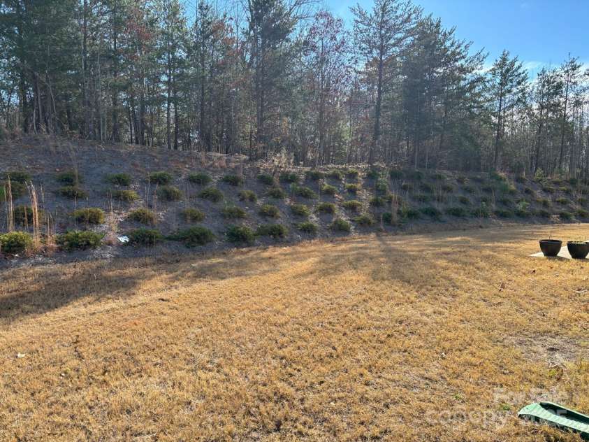 7121 Maple Run Circle, Charlotte, NC 28215.  MLS# CAR4329824, YatesRealty ID 3475. Back yard