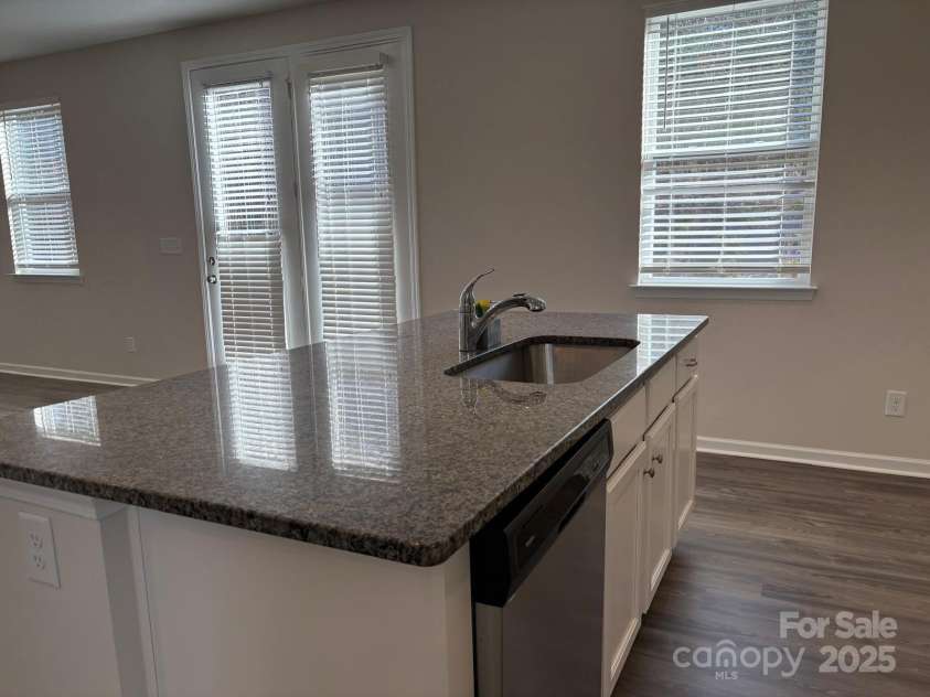 7121 Maple Run Circle, Charlotte, NC 28215.  MLS# CAR4329824, YatesRealty ID 3475. Kitchen island