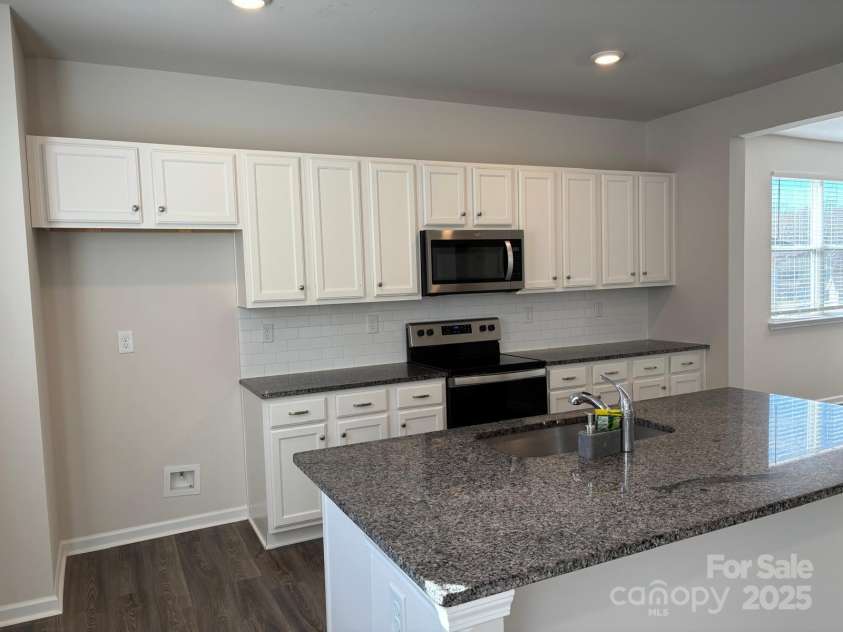 7121 Maple Run Circle, Charlotte, NC 28215.  MLS# CAR4329824, YatesRealty ID 3475. Kitchen view 1