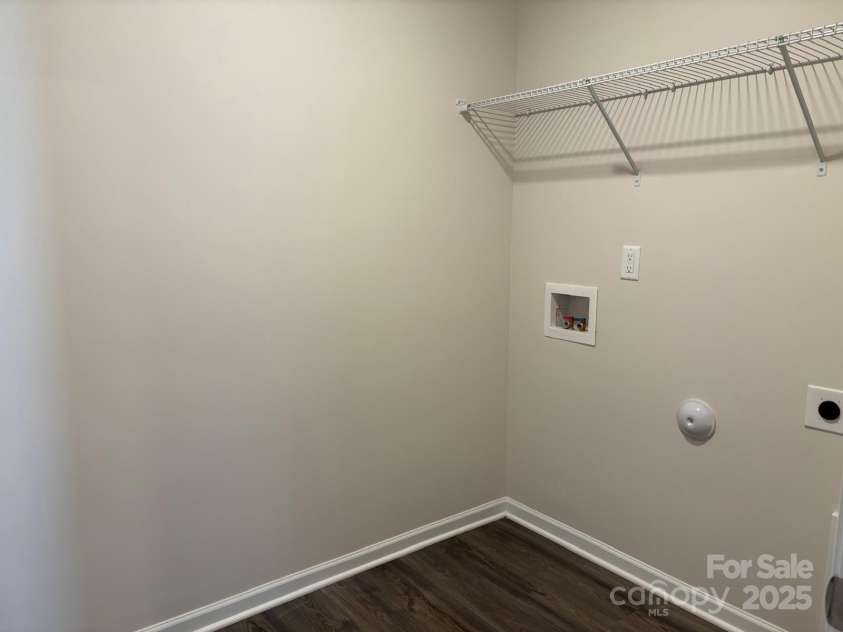 7121 Maple Run Circle, Charlotte, NC 28215.  MLS# CAR4329824, YatesRealty ID 3475. Laundry