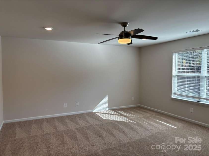 7121 Maple Run Circle, Charlotte, NC 28215.  MLS# CAR4329824, YatesRealty ID 3475. Primary Bed