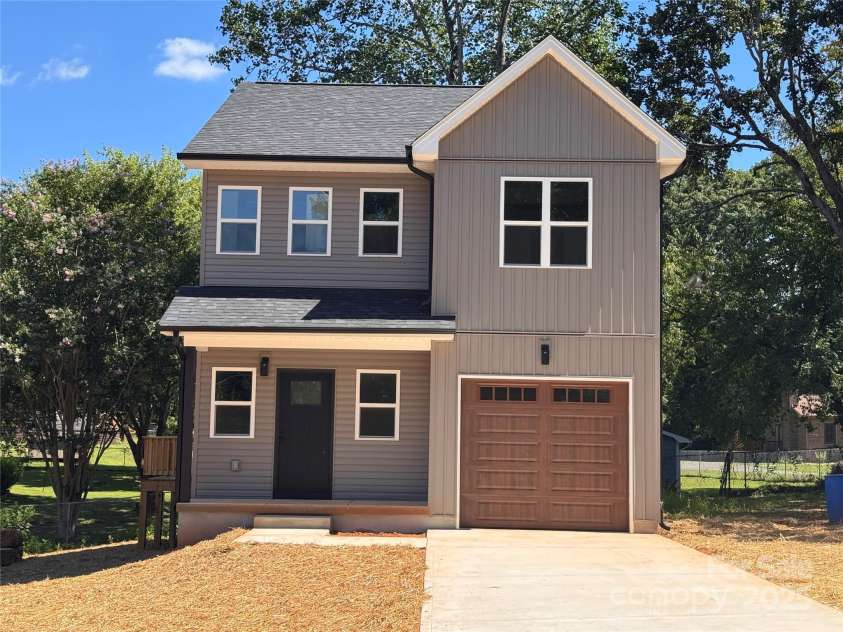 3920 Cherry Grove Drive, Hickory, NC 28602.  MLS# CAR4296832, YatesRealty ID 34750. 