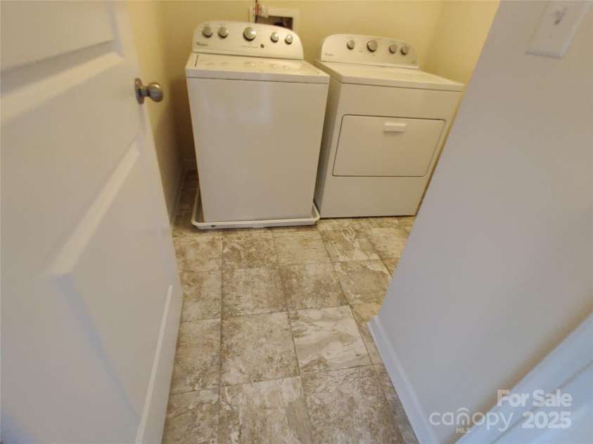 11148 Kanturk Court, Charlotte, NC 28213.  MLS# CAR4270333, YatesRealty ID 34751. 