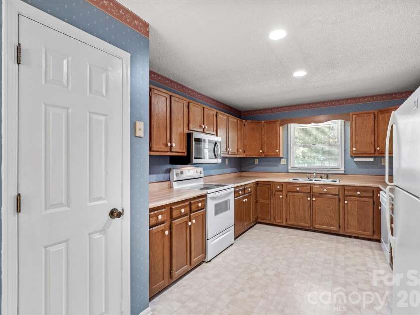 1115 Joy Street, Salisbury, NC 28147.  MLS# CAR4395277, YatesRealty ID 34751. Kitchen