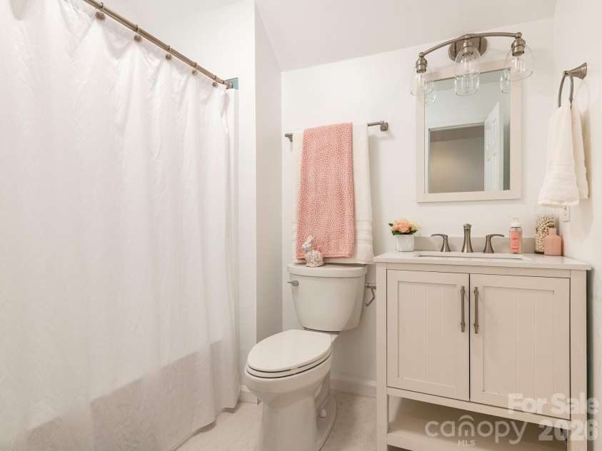 1300 Copper Creek Lane, Fort Mill, SC 29715.  MLS# CAR4392072, YatesRealty ID 34752. Bathroom 2