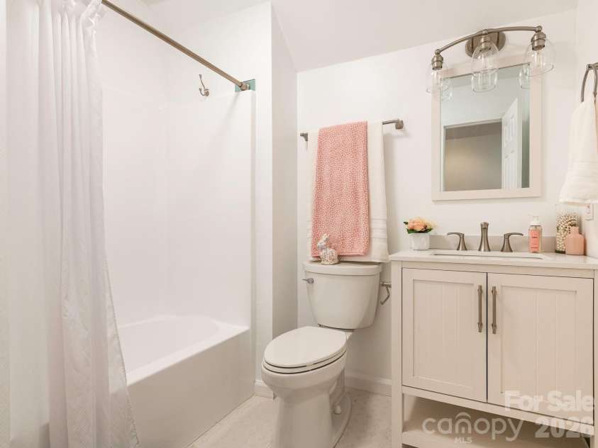 1300 Copper Creek Lane, Fort Mill, SC 29715.  MLS# CAR4392072, YatesRealty ID 34752. Bathroom 2