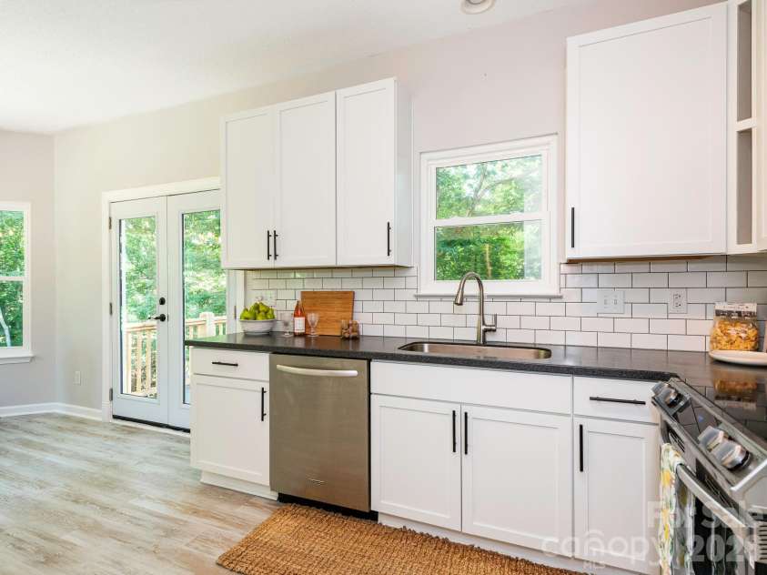 1300 Copper Creek Lane, Fort Mill, SC 29715.  MLS# CAR4392072, YatesRealty ID 34752. Bright kitchen with stainless appliances and tile backsplash
