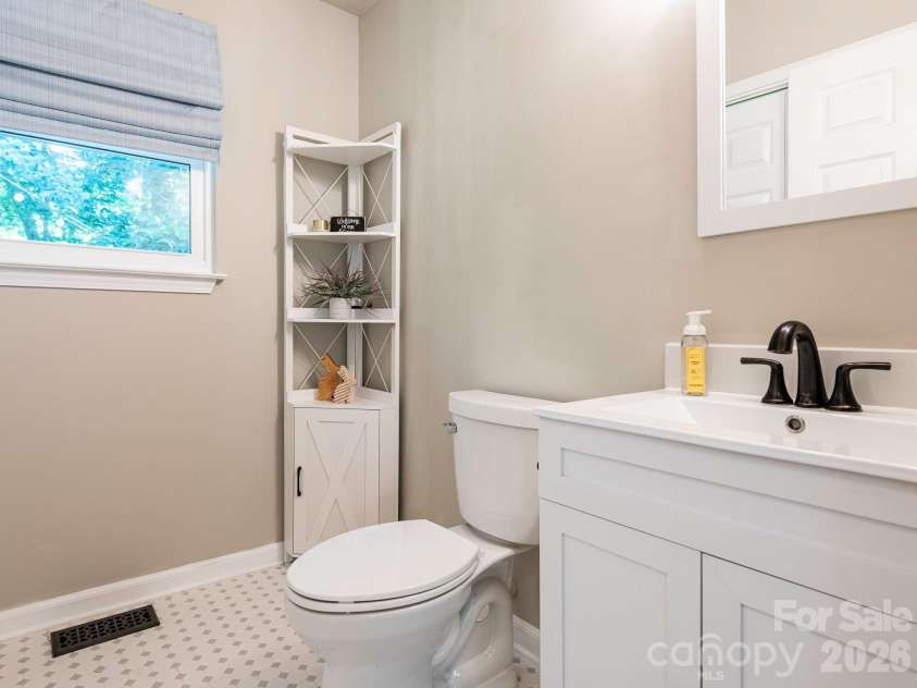 1300 Copper Creek Lane, Fort Mill, SC 29715.  MLS# CAR4392072, YatesRealty ID 34752. Powder Room Main Level